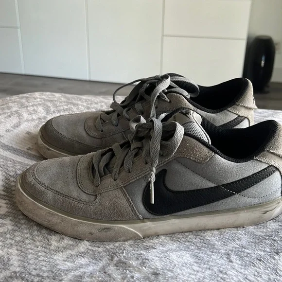 Nike Gray Sneakers with Black Accents Nike AL8  main image 2